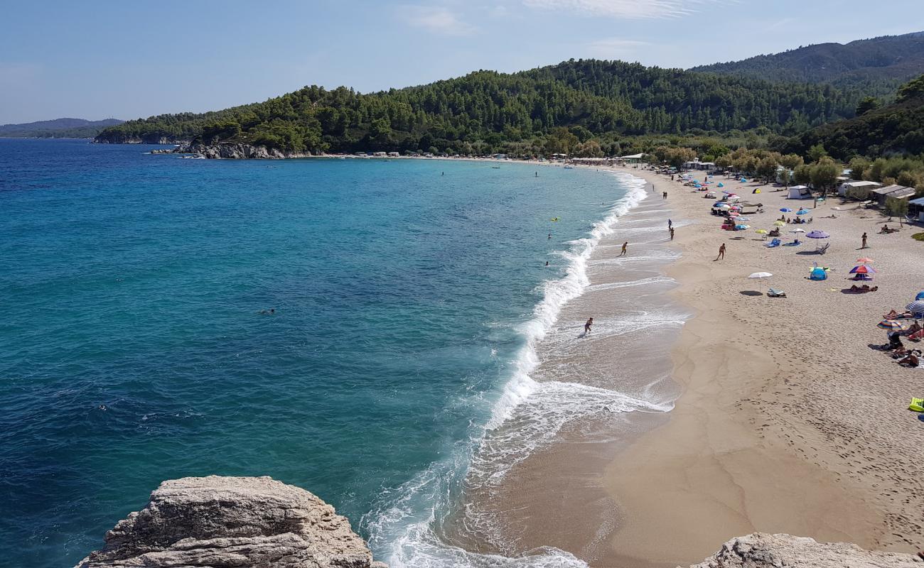 Photo de Paralia Armenistis avec sable fin et lumineux de surface