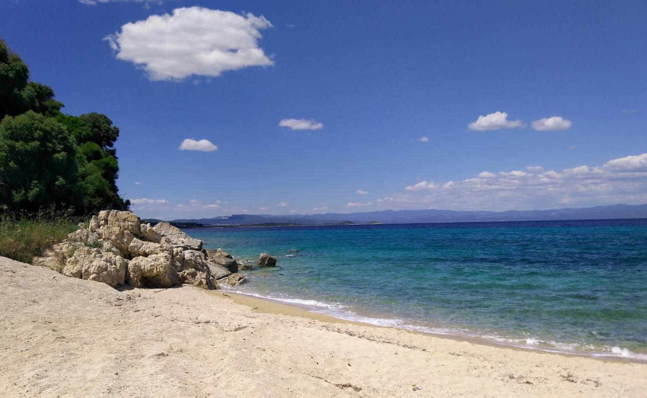 Photo de Koutloumousi beach avec sable beige de surface