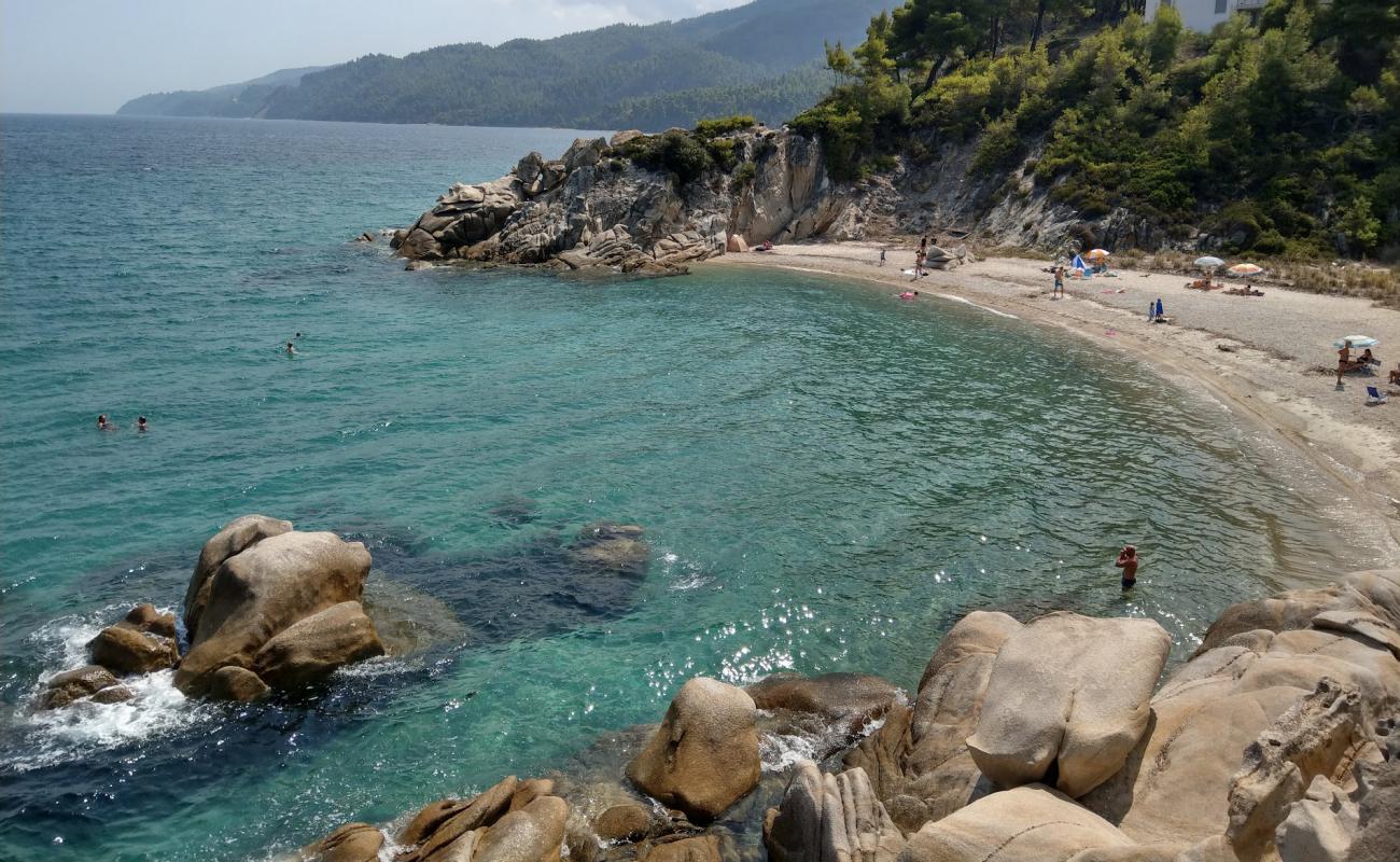 Photo de Fava beach II avec sable lumineux de surface