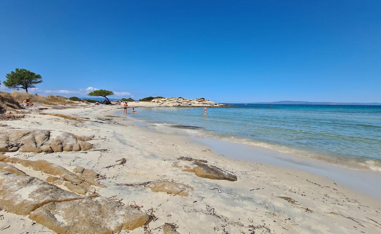 Photo de Karydi beach II avec sable fin et lumineux de surface