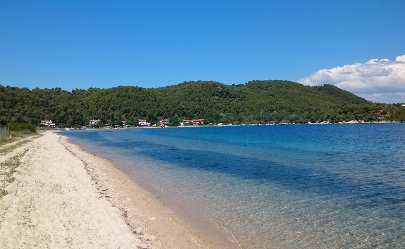 Photo de Livari Coast avec sable lumineux de surface