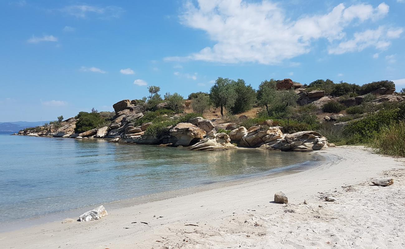 Photo de Latoura beach avec sable lumineux de surface