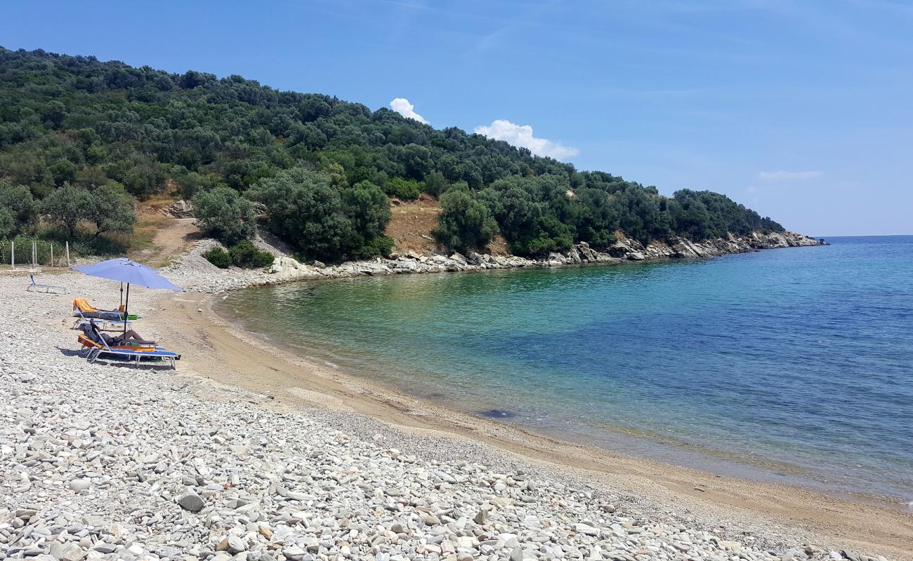 Photo de Coast Gerontokores IV avec sable noir avec caillou de surface