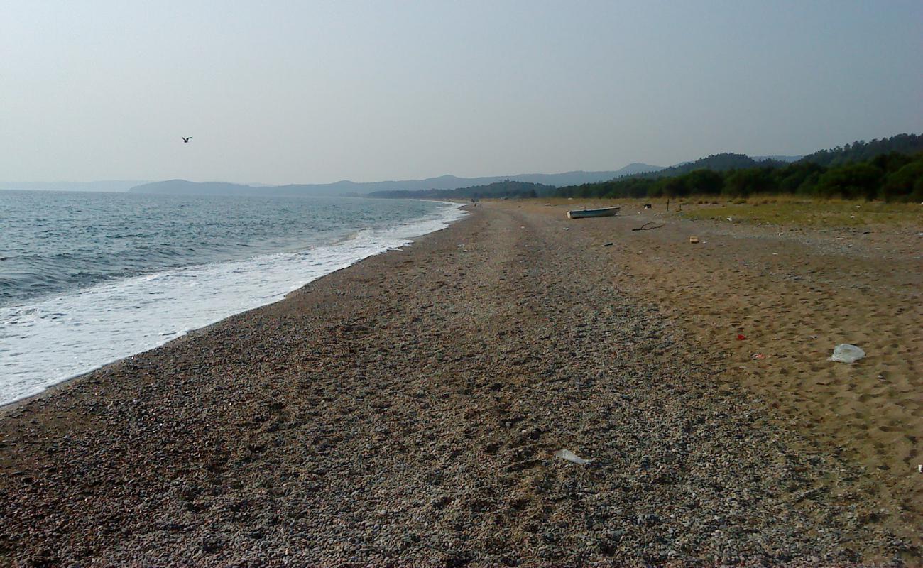 Photo de Kakoudia Beach II avec sable brun de surface