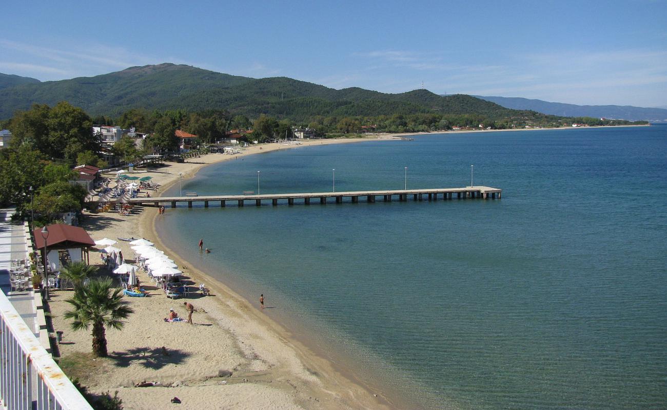 Photo de Olympiada Beach avec sable lumineux de surface