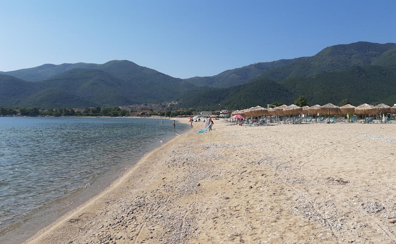 Photo de Stavros Beach avec sable lumineux de surface