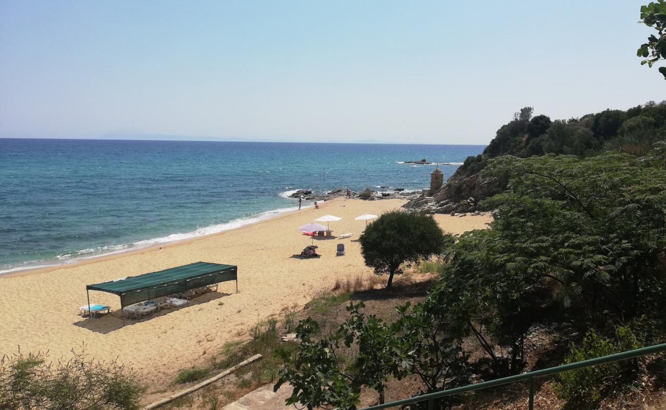 Photo de Sarakina beach II avec sable beige de surface