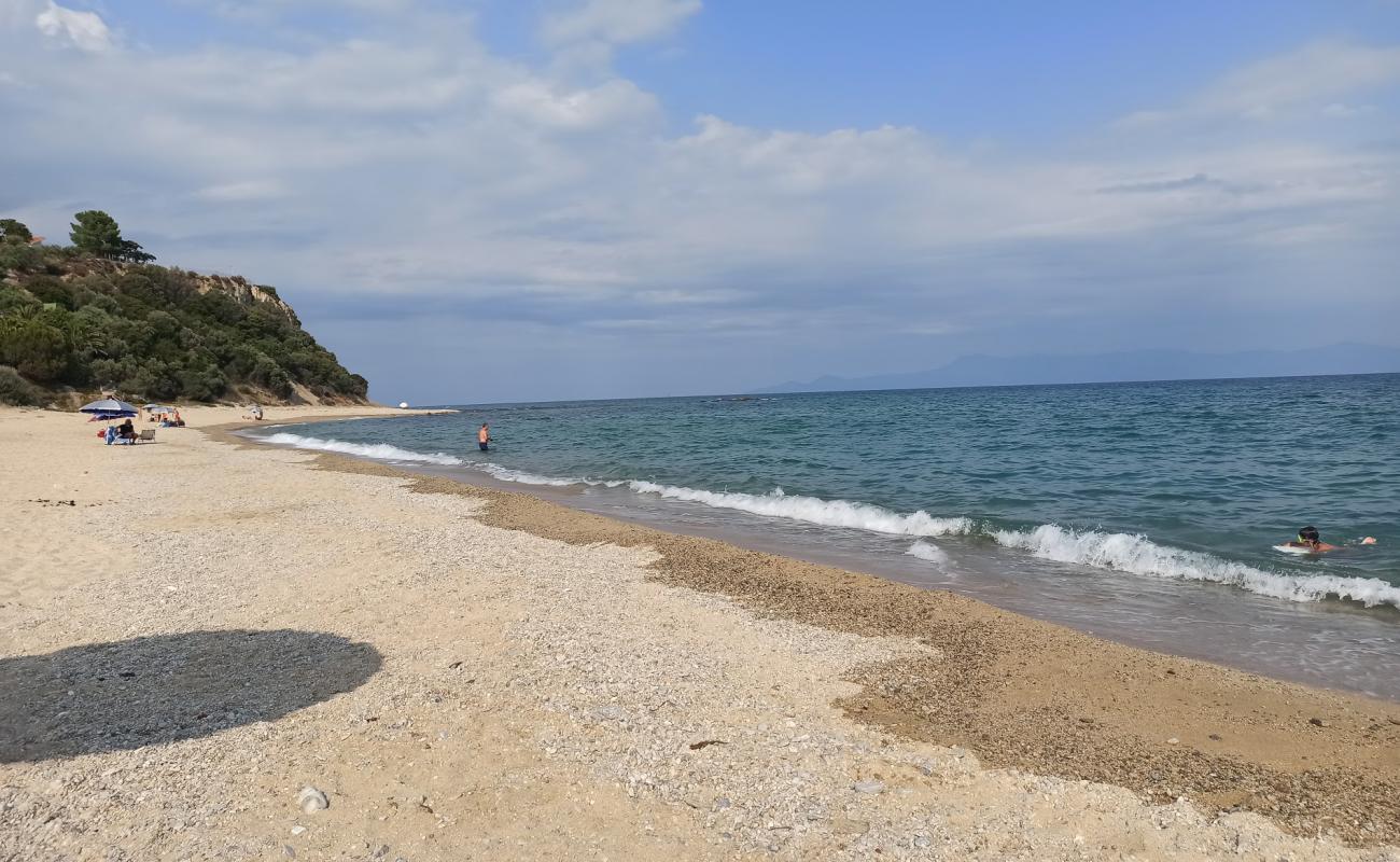 Photo de Kavala beach avec sable beige de surface