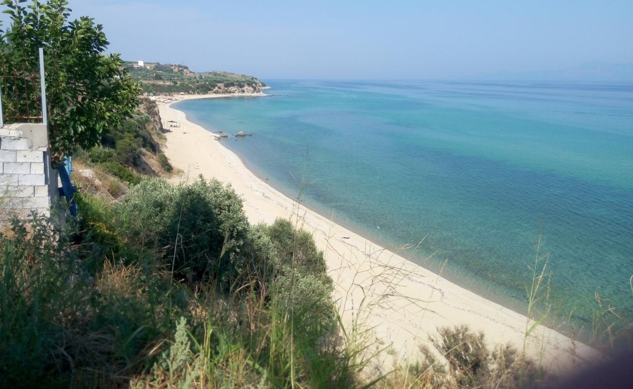 Photo de Kavala beach II avec sable lumineux de surface