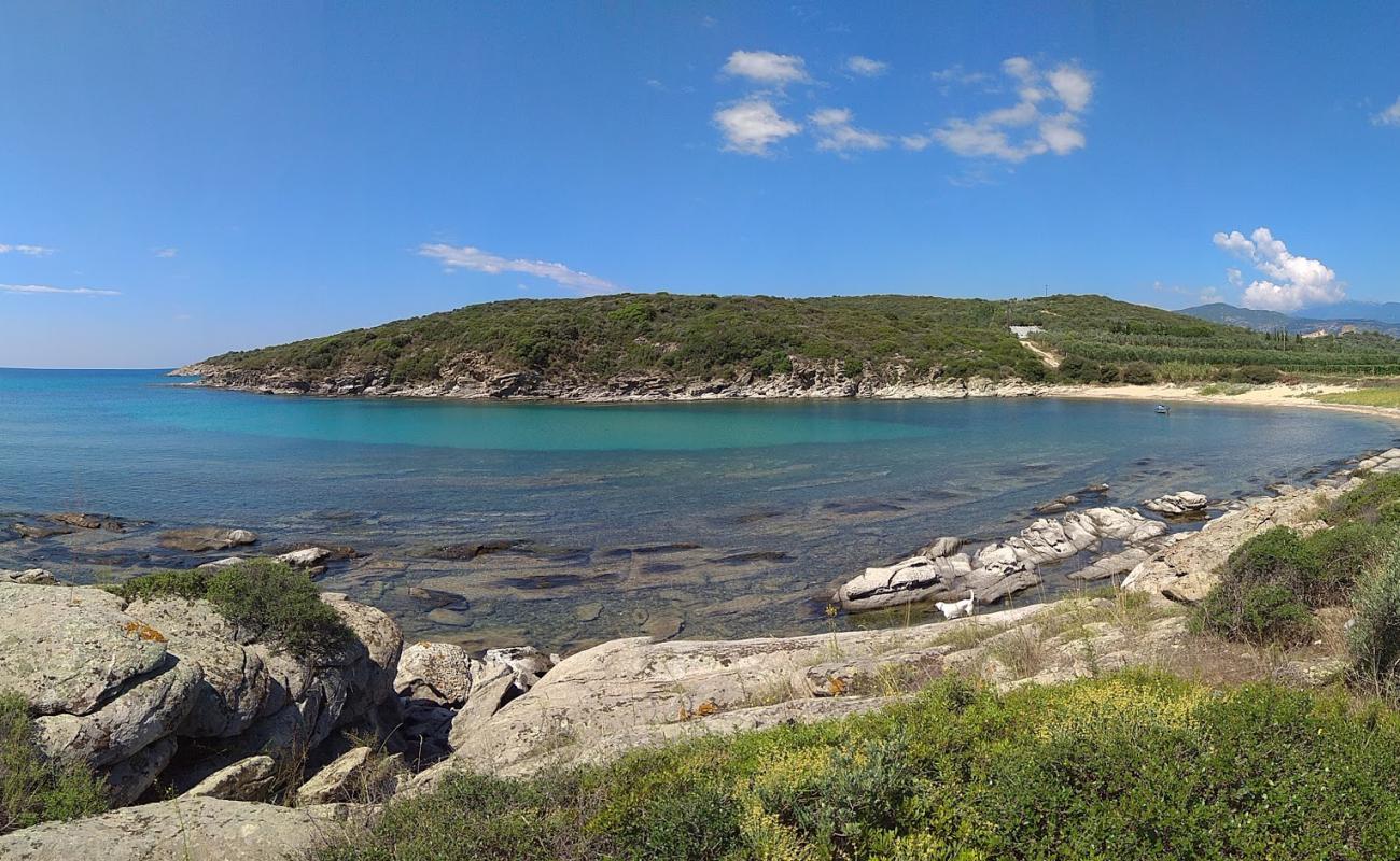 Photo de Elies beach avec sable lumineux de surface