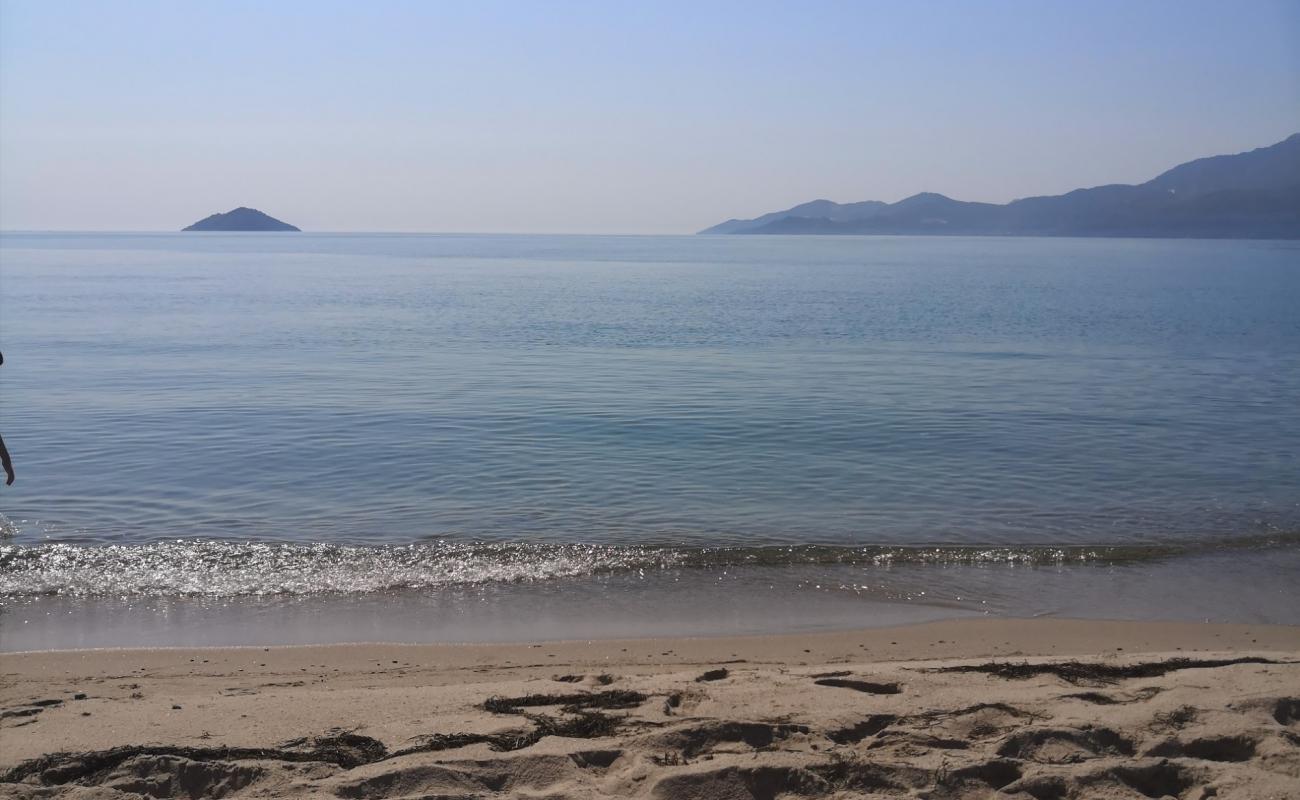 Photo de Agiasma beach avec sable blanc de surface