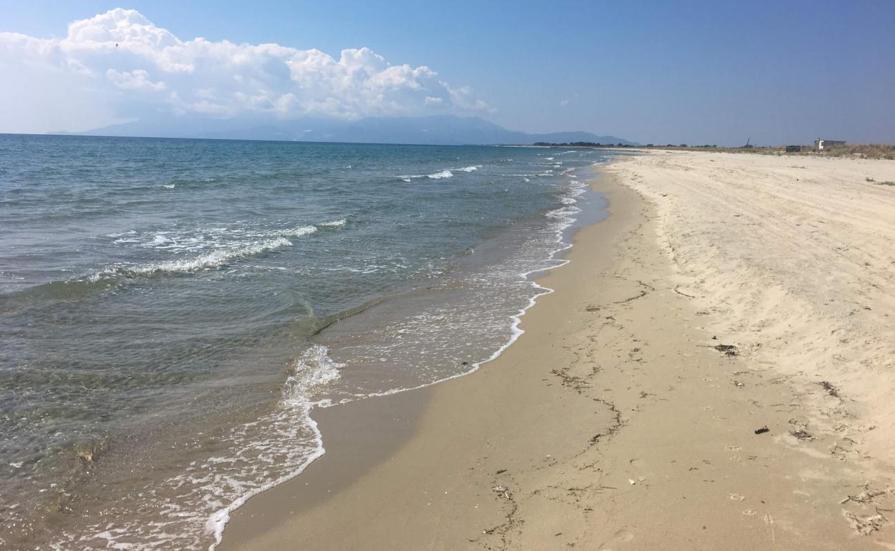 Photo de Mangana beach avec sable blanc de surface