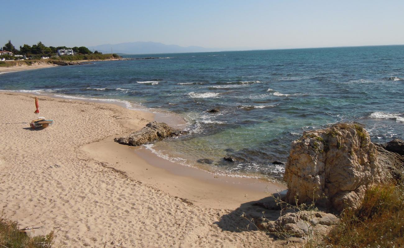 Photo de Avdira beach avec sable beige de surface