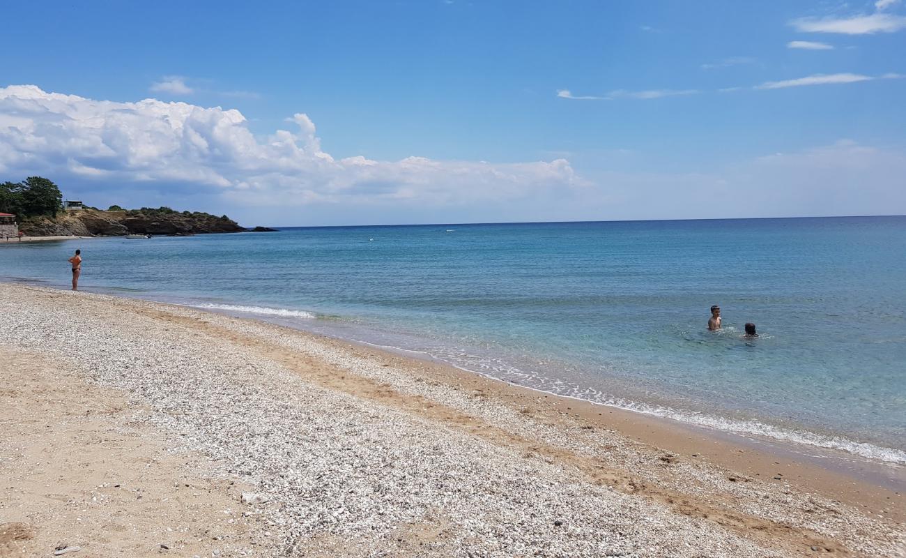 Photo de Yolo's beach II avec sable beige de surface