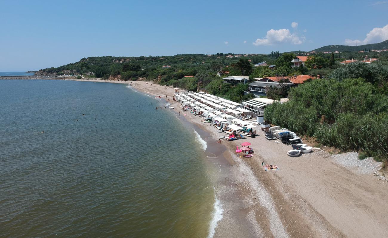 Photo de Saint Georgii beach avec sable clair avec caillou de surface