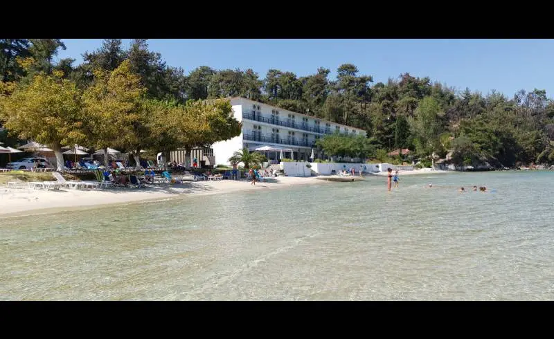 Photo de Paralia Glifadas avec sable blanc de surface