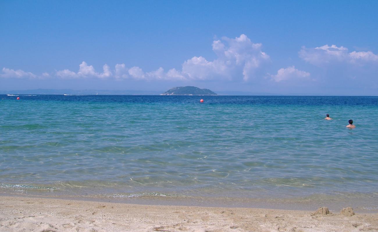 Photo de Skala Kalirachi beach avec sable beige de surface