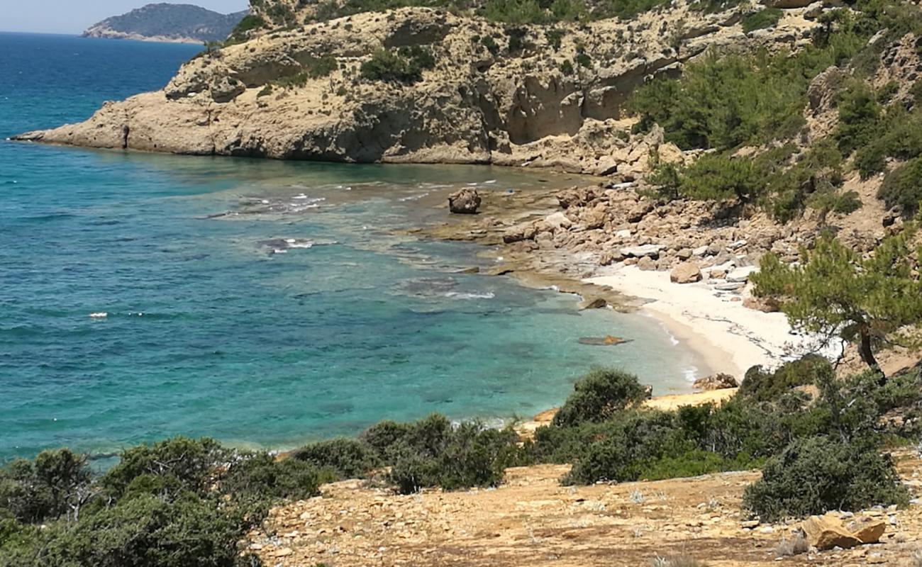 Photo de Metalia beach II avec petits galets beige de surface