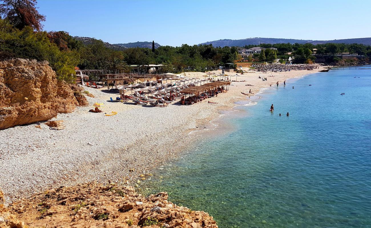 Photo de Camping beach avec petits galets beige de surface