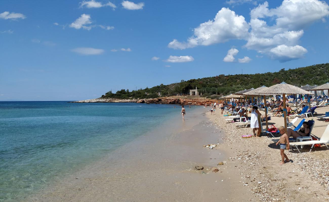 Photo de Psili Ammos avec sable beige de surface