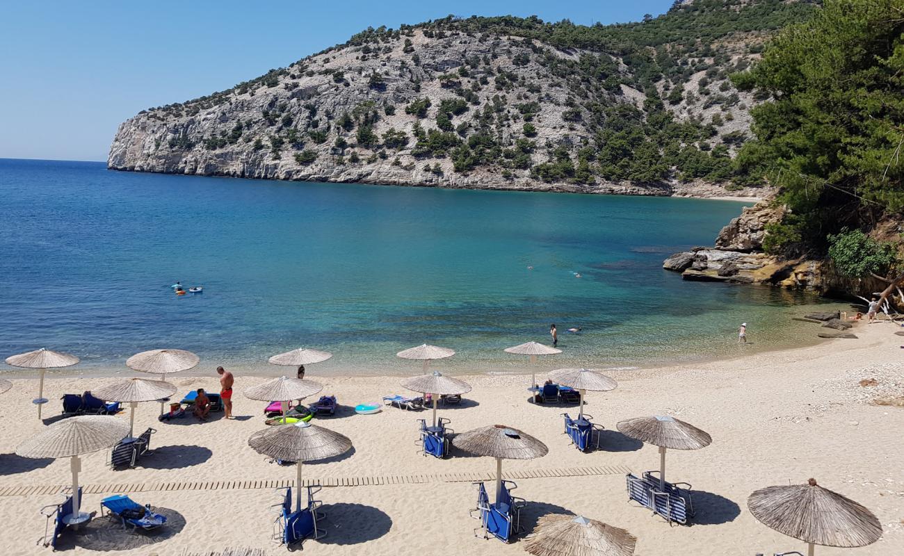 Photo de Arsanas beach avec petits galets beige de surface