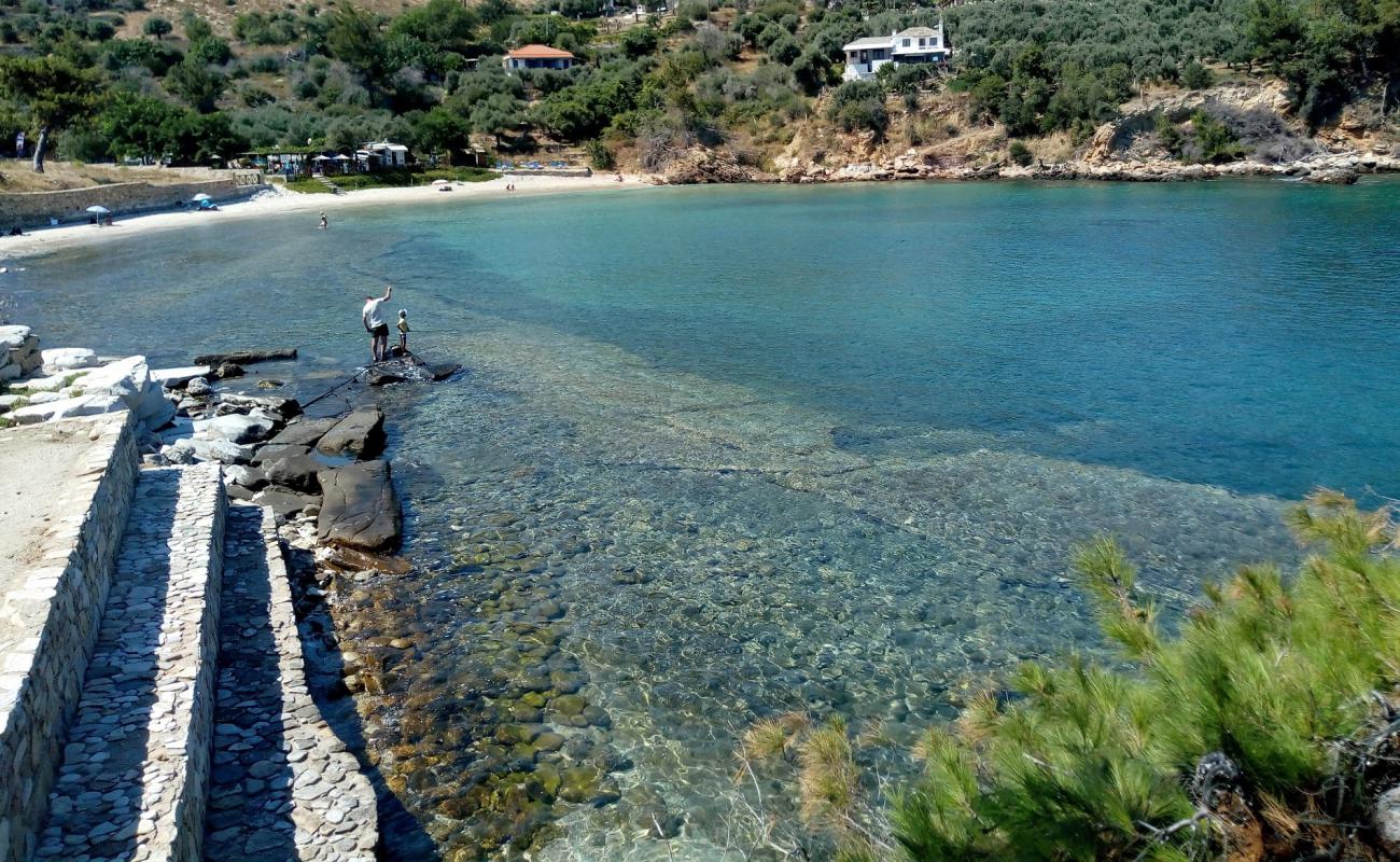 Photo de Ancient Aliki avec sable lumineux de surface