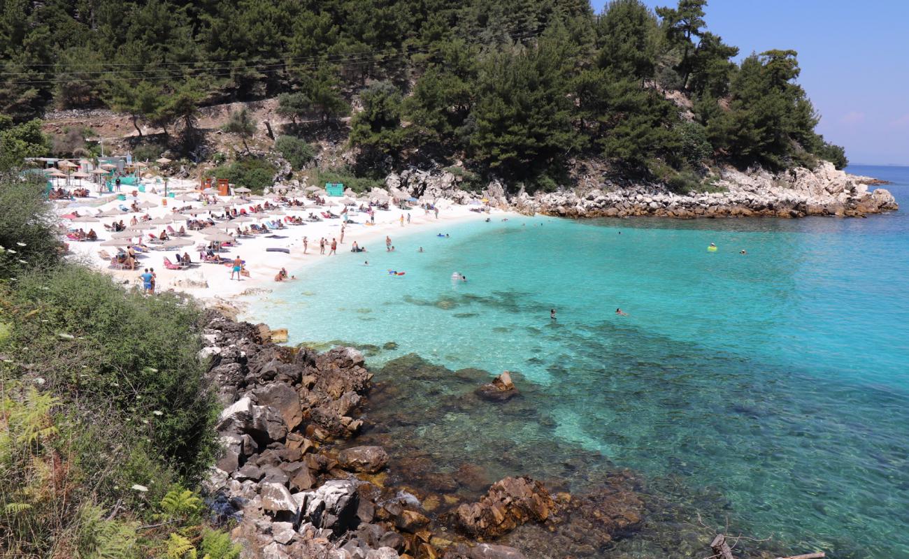 Photo de Plage de Saliara avec caillou fin blanc de surface