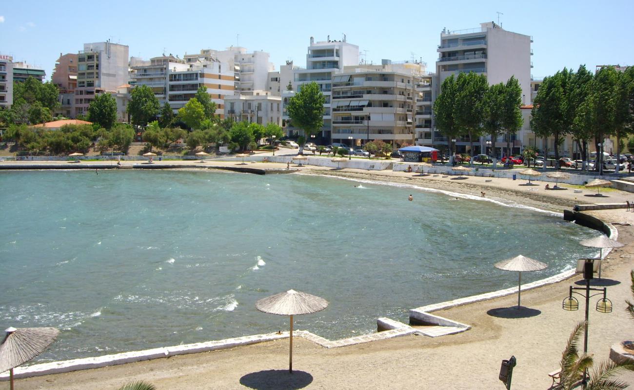 Photo de Souvala beach avec sable gris avec caillou de surface