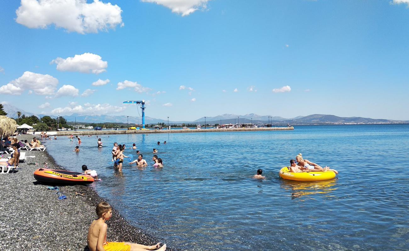 Photo de Politikon beach avec petits galets gris de surface
