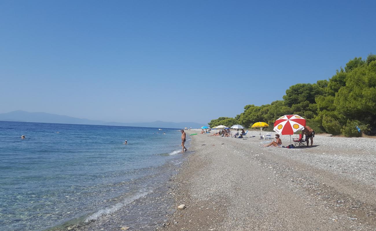 Photo de Heraklis beach avec petits galets gris de surface