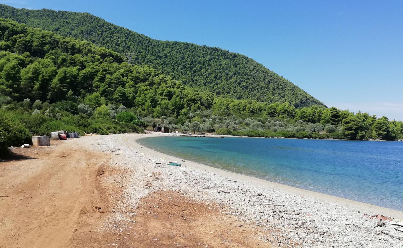 Photo de Lichada beach avec galets gris de surface