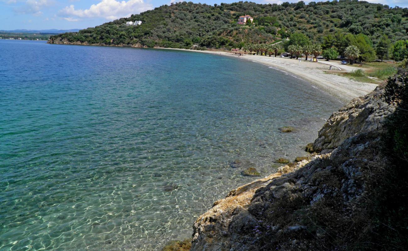 Photo de Nisiotissa beach avec sable clair avec caillou de surface