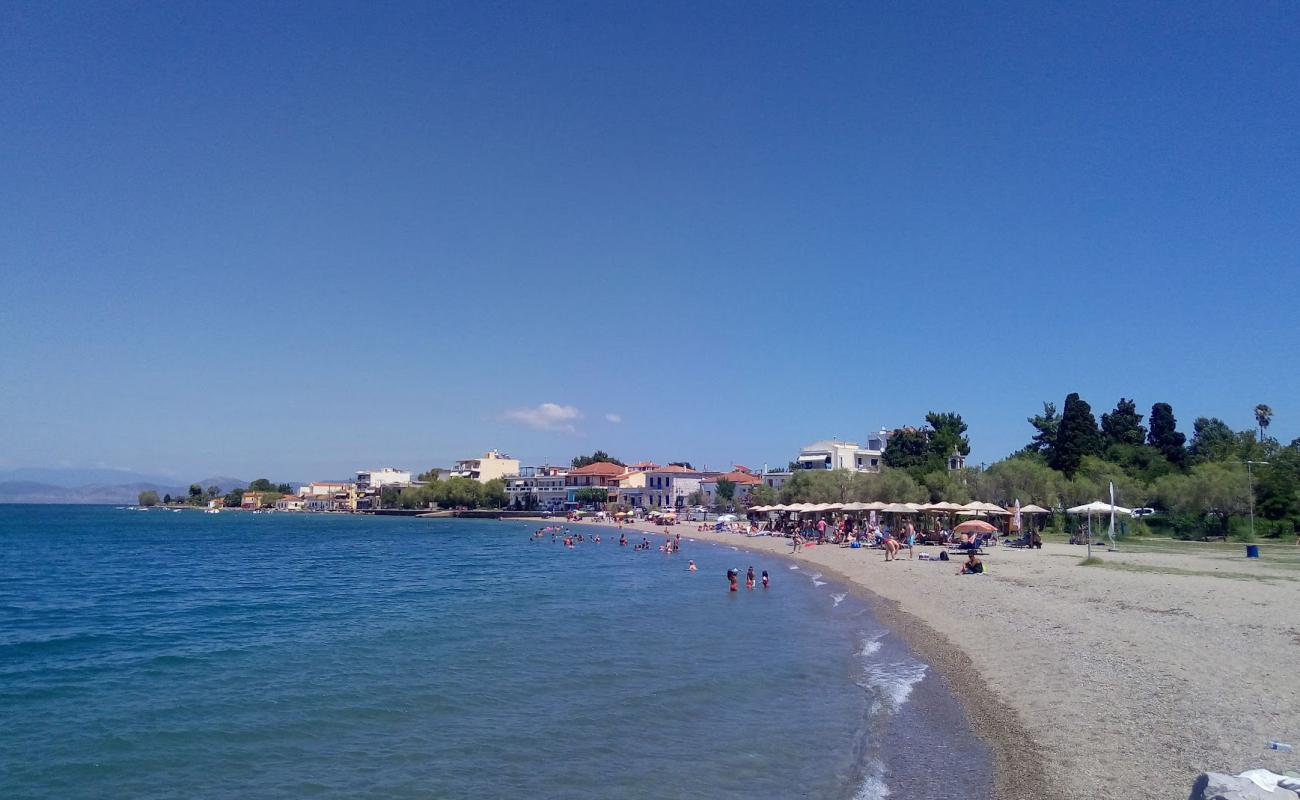 Photo de Orei port beach avec sable lumineux de surface