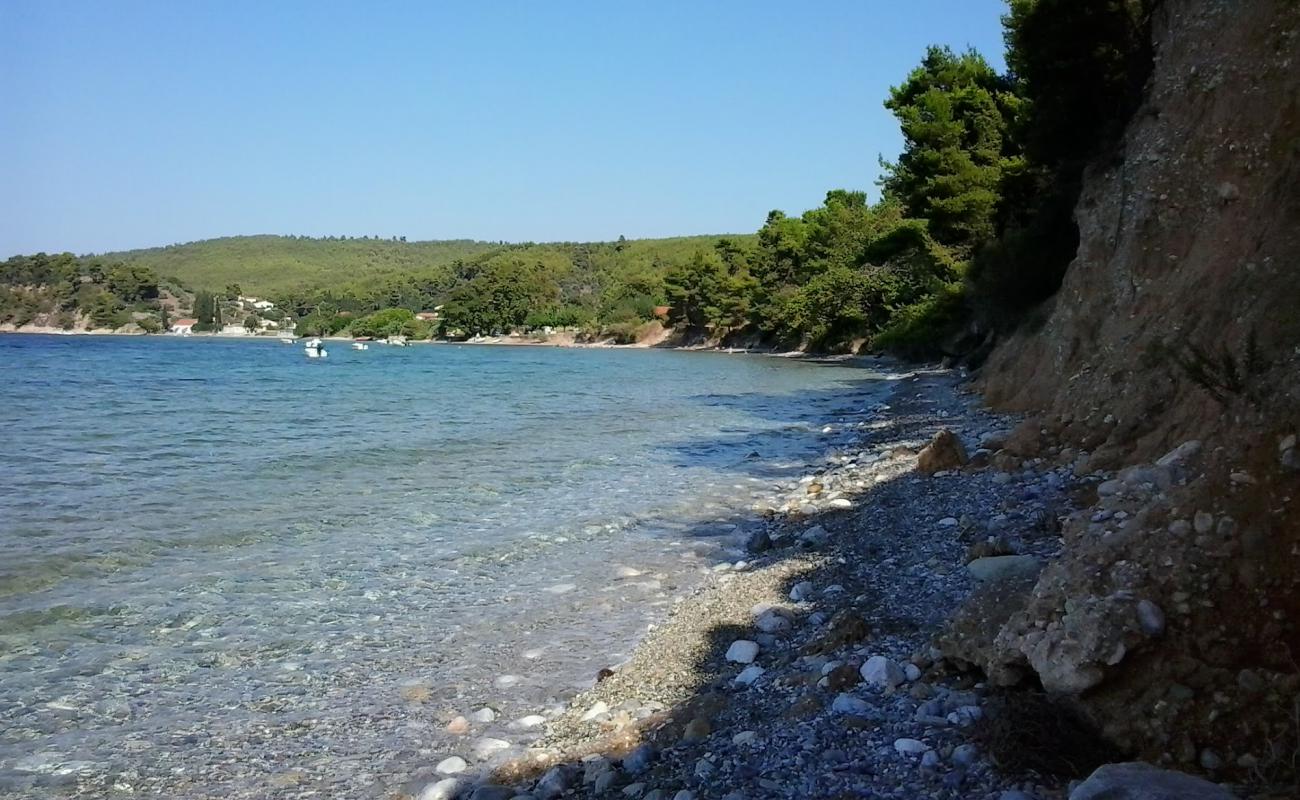 Photo de Nerakia Kastri avec caillou fin gris de surface