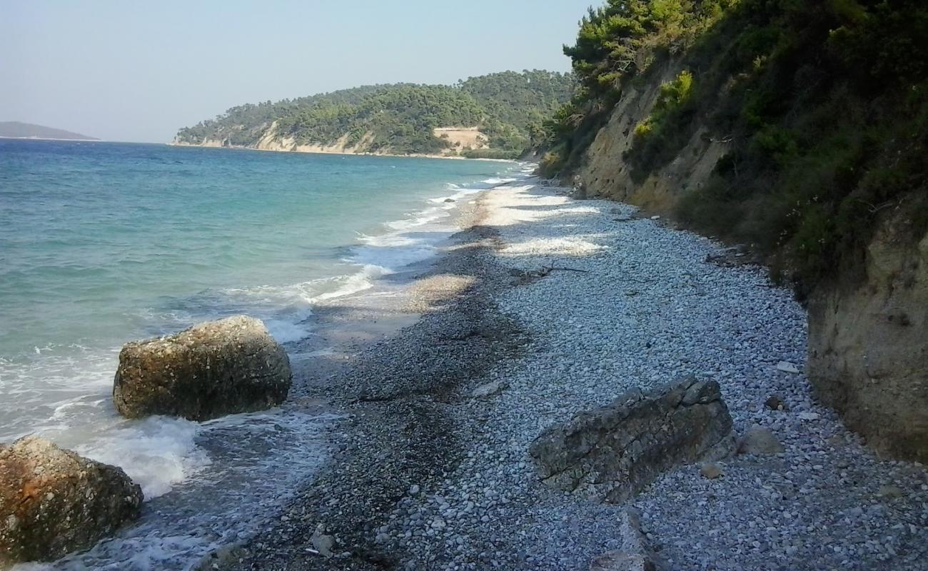 Photo de Koutsoupri 2 beach avec petits galets gris de surface
