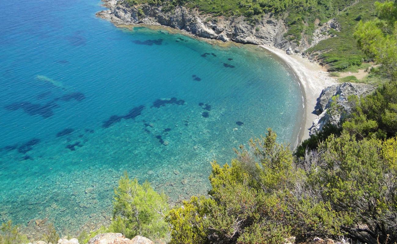 Photo de Rodaki beach avec sable noir avec caillou de surface