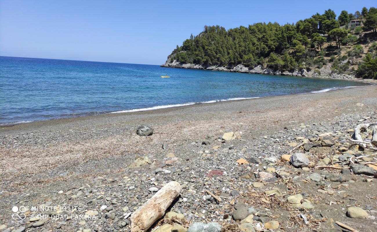 Photo de Vlachia beach avec sable gris avec caillou de surface