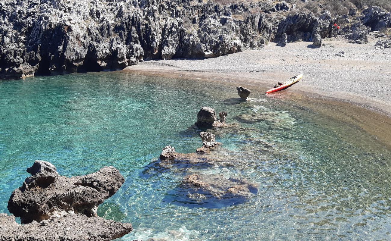 Photo de Steno Linari beach avec sable gris avec caillou de surface