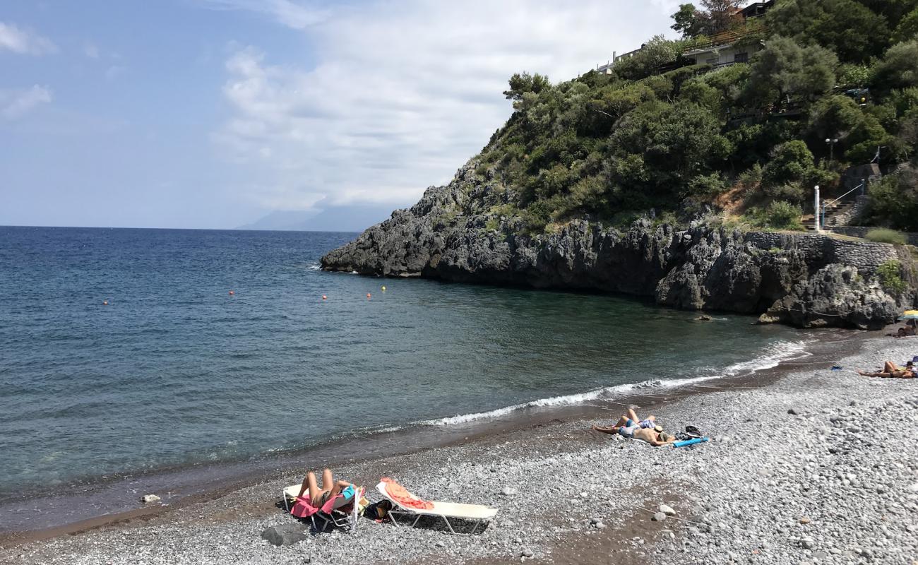 Photo de Limnionas 2 beach avec caillou fin gris de surface