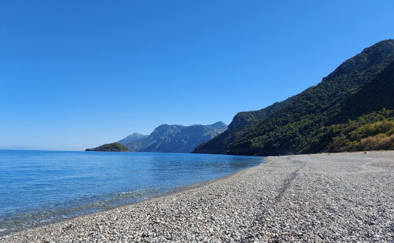 Photo de Kokkinia beach avec sable gris avec caillou de surface