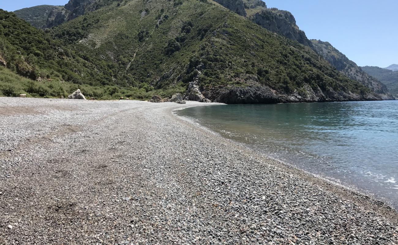 Photo de Naftiko beach avec caillou fin gris de surface