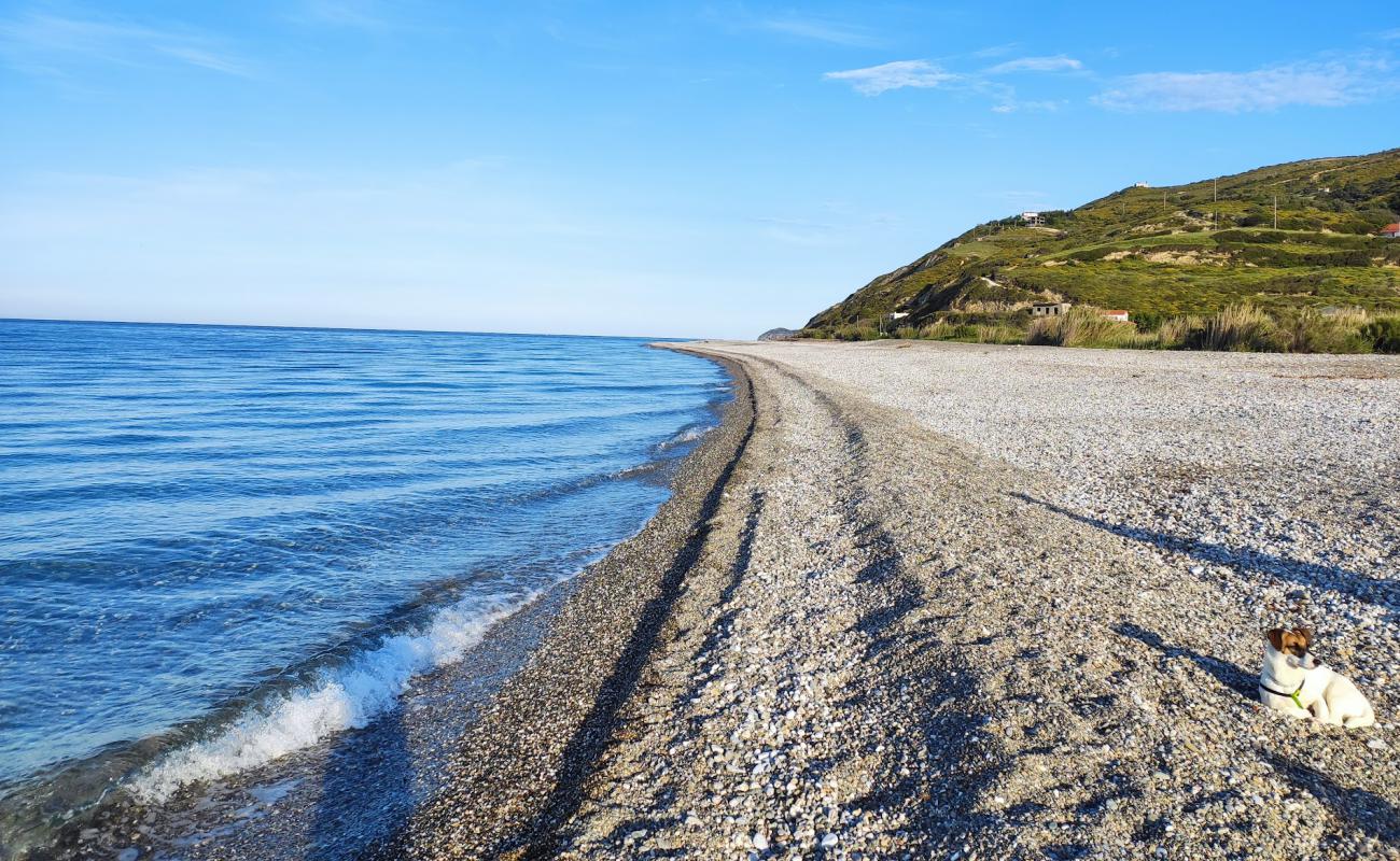 Photo de Stomi beach avec caillou fin gris de surface