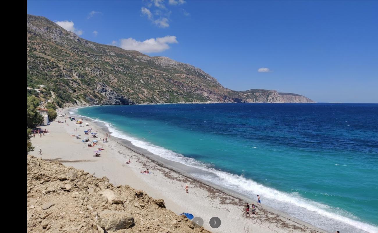 Photo de Korasida beach avec petits galets beige de surface