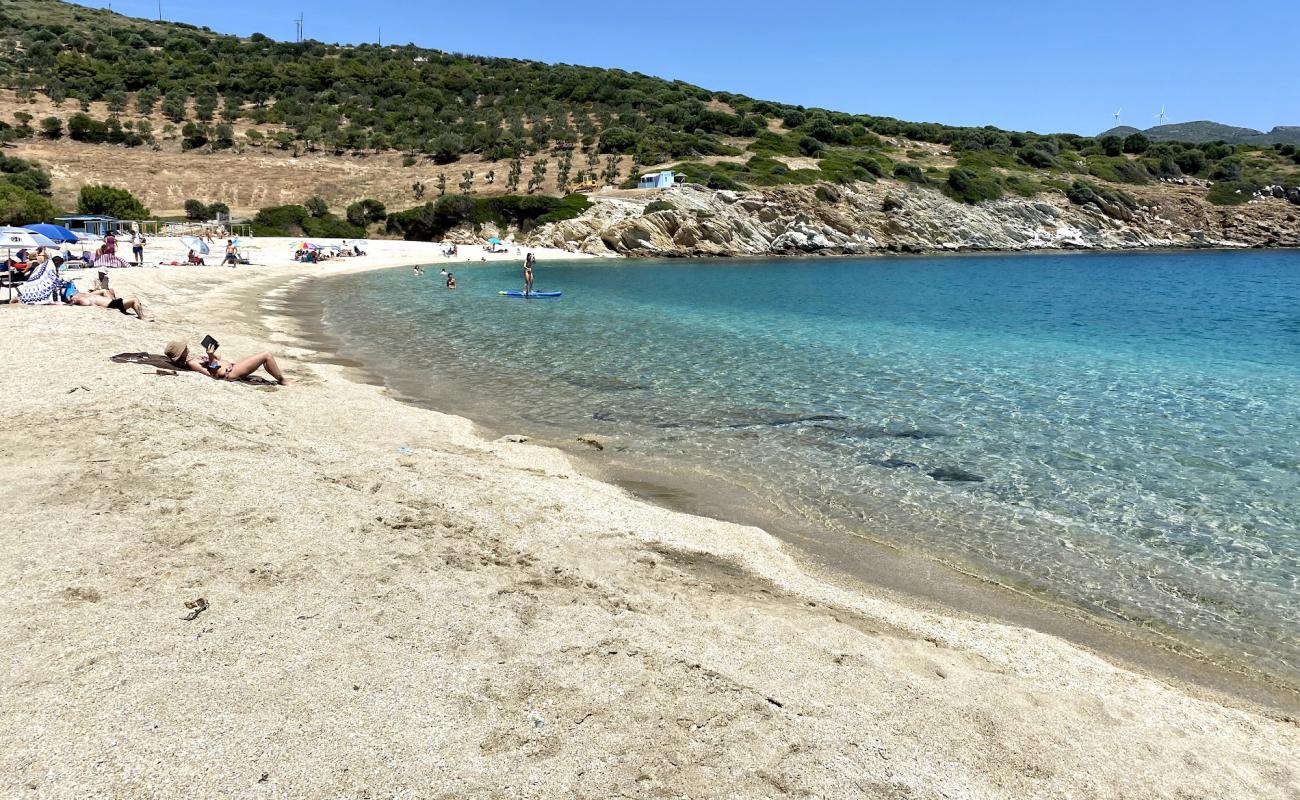 Photo de Cheromylos beach avec sable de coquillages blanc de surface