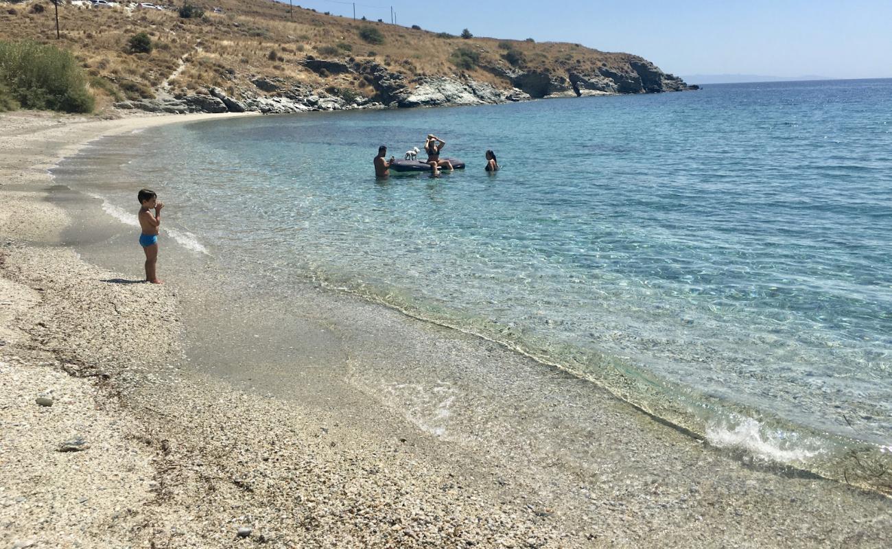 Photo de Agios Eirini beach avec sable beige de surface
