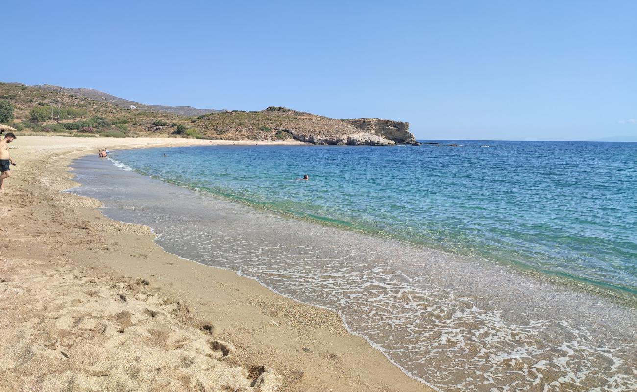 Photo de Tzanavaris beach avec sable beige de surface