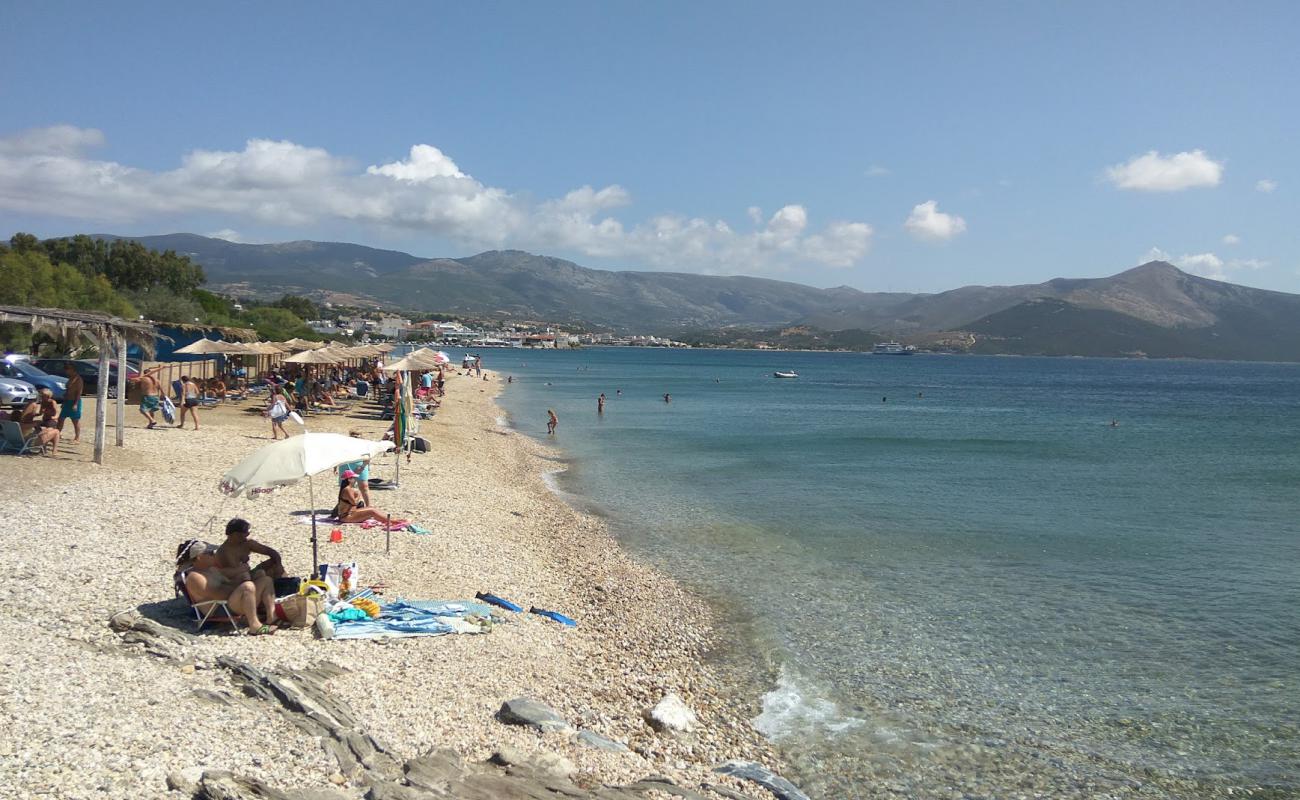 Photo de Aria beach avec petits galets beige de surface