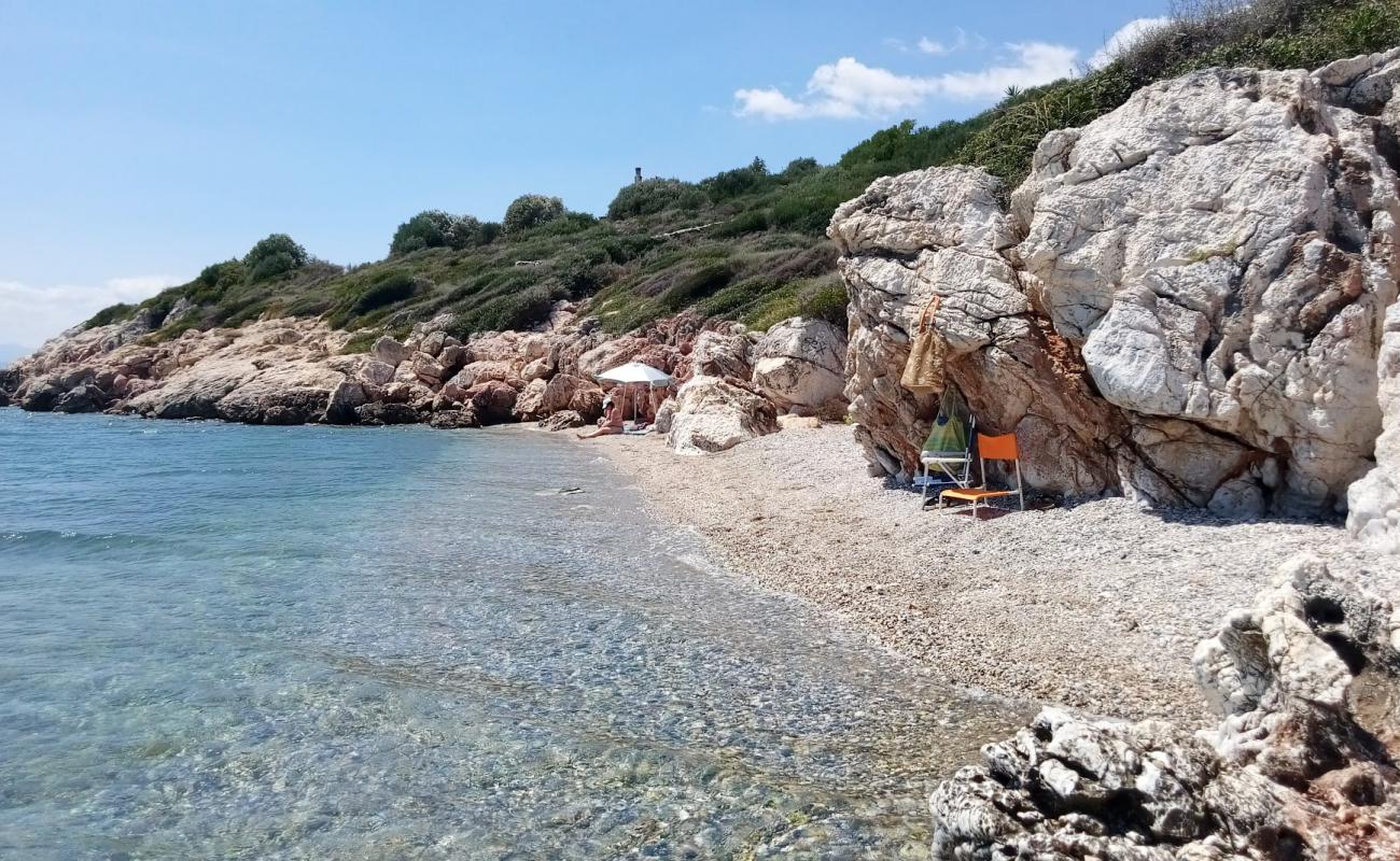 Photo de Panagitsa beach avec sable clair avec caillou de surface