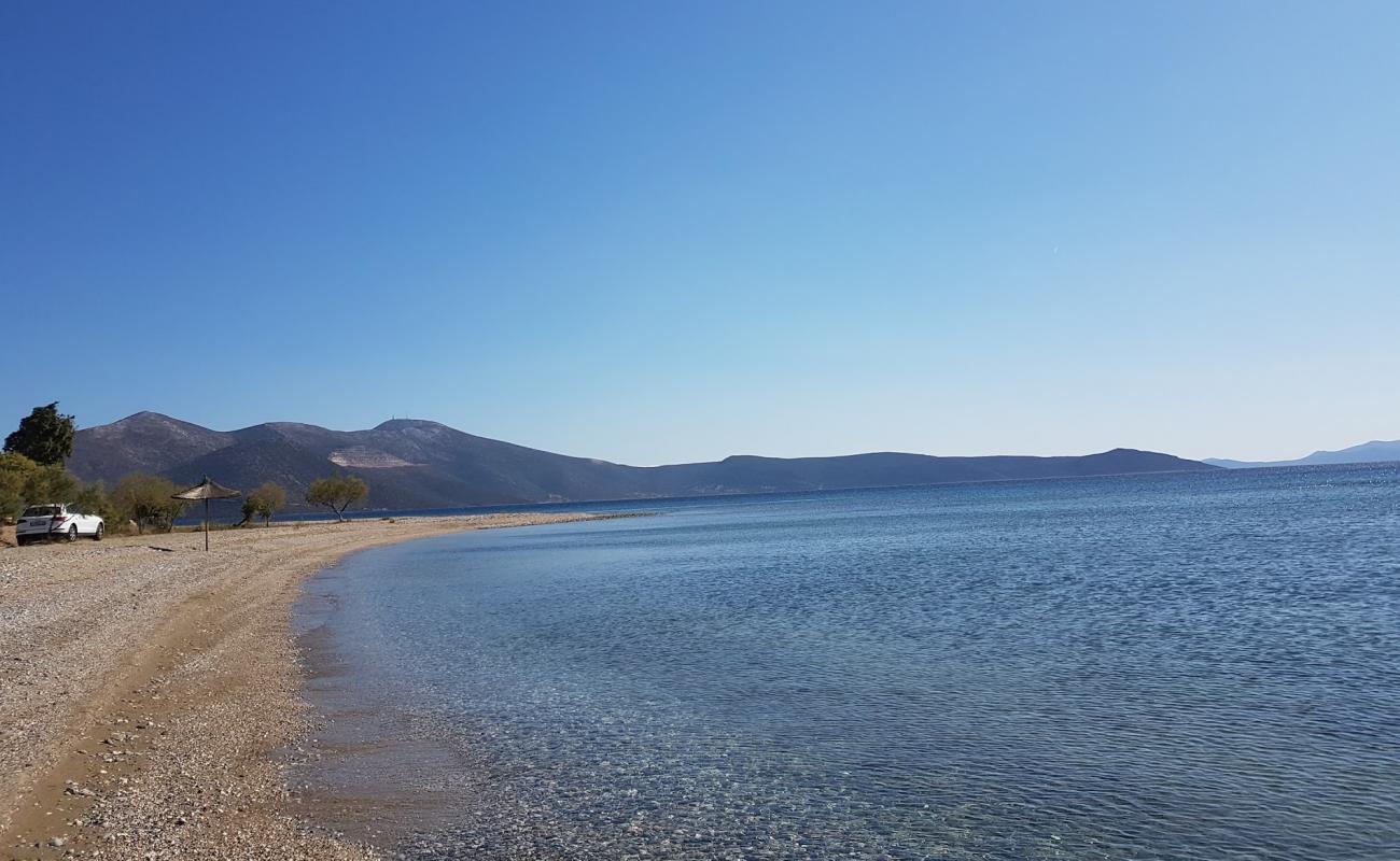 Photo de Kambos beach avec sable beige & galets de surface