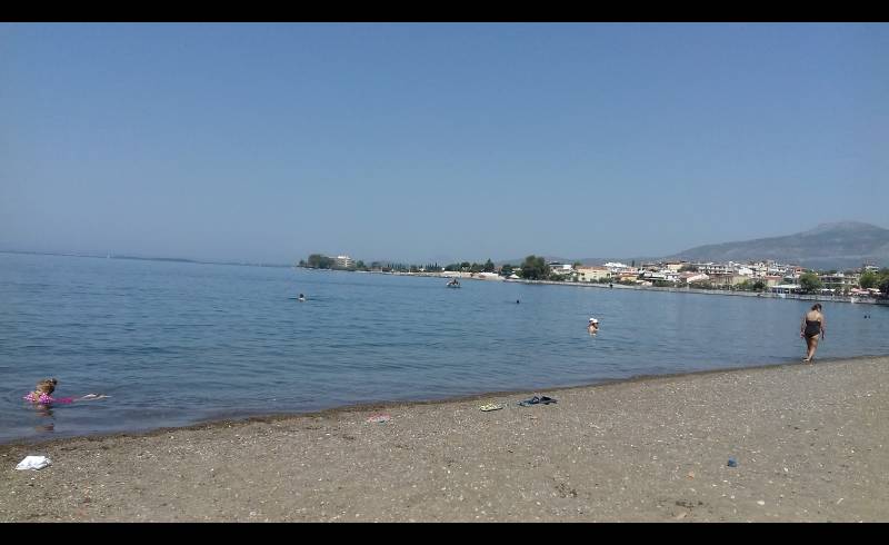 Photo de Amarynthos 2 beach avec sable gris de surface